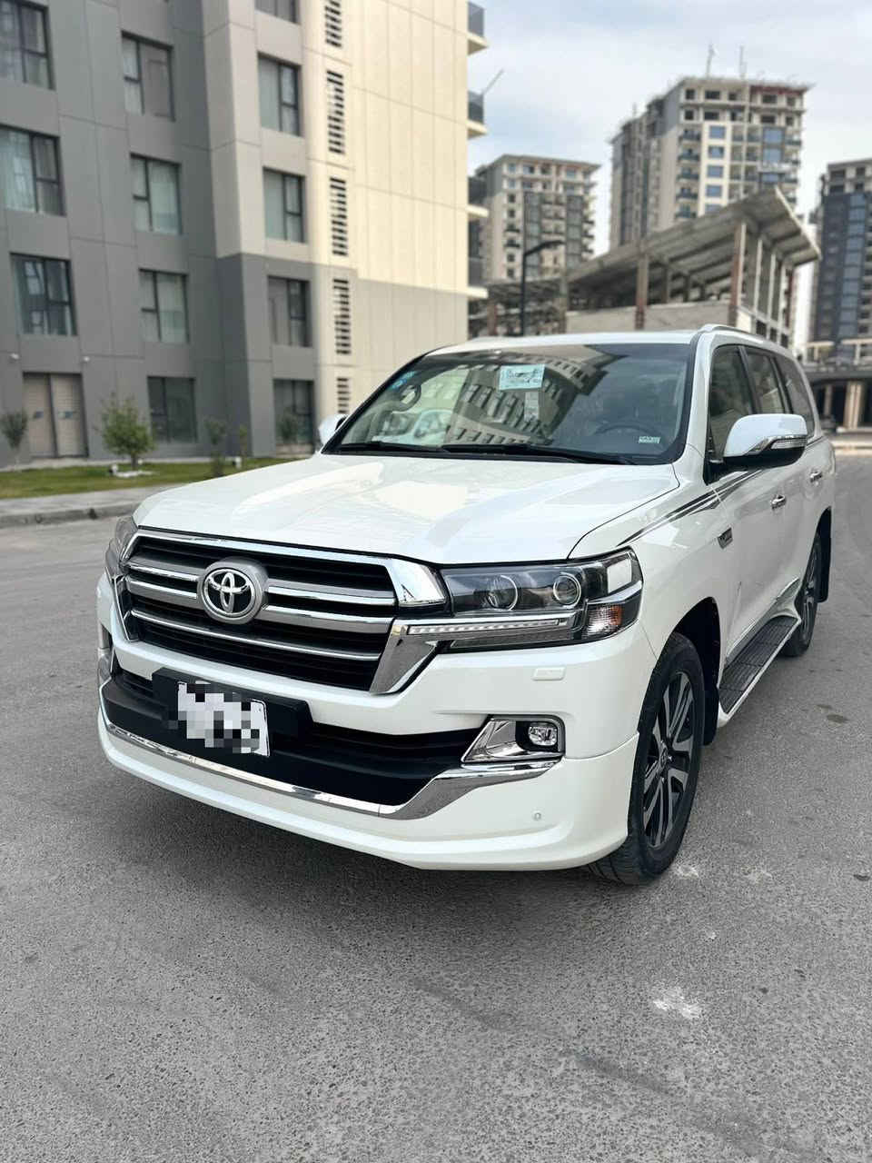 السلام عليكم                                                     لاند كروز موديل 19 للبيع
ساز باب اول فوول مواصفات 
محرك 8 سلندر 4600
5 بصمات 
3 شاشات 
حساس امامي خلفي 
8 ايرباك 
صندوق كهرباء شفط اصلي باب ربع شفط
كشنات جلد كهرباء 3 حركات
كيجات لكزز اشاير ترحيب لكزز
السياره مكفولة من الصبغ والضربه والتبديل فقط كم شخط بالدعاميه شي بسيط 
ماشيه 66 الف كيلو 

السعر 54000 الف دولار 
للاستفسار الاتصال فقط على الرقم ***********
