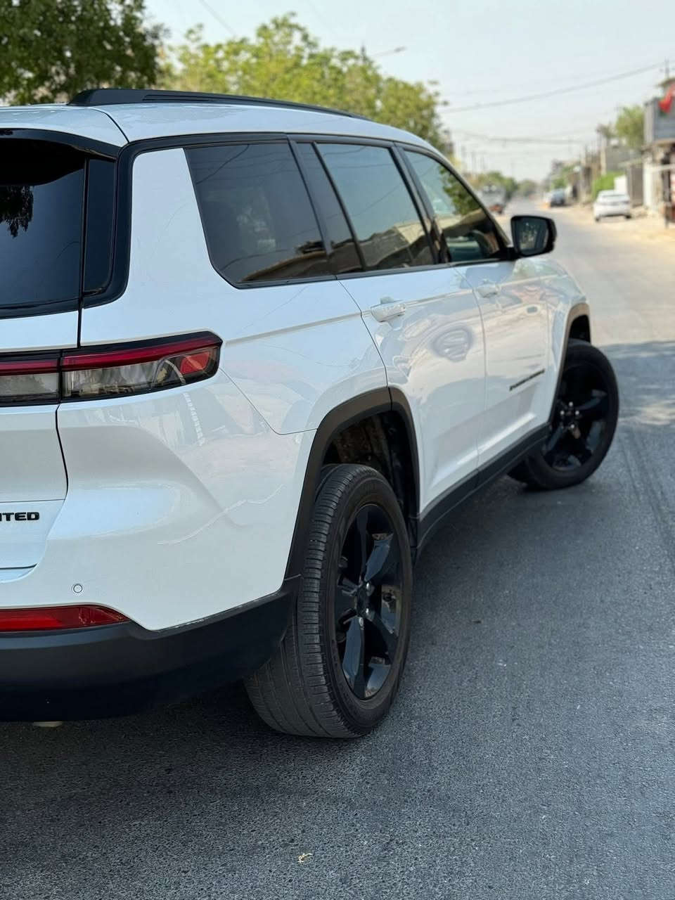 السلام عليكم
جيب 2022 فول ماعدا البنوراما ماشية 11 الف وكاملة ومرقمة بغداد سعرها 280 وبيها مجال للاتصال ***********
