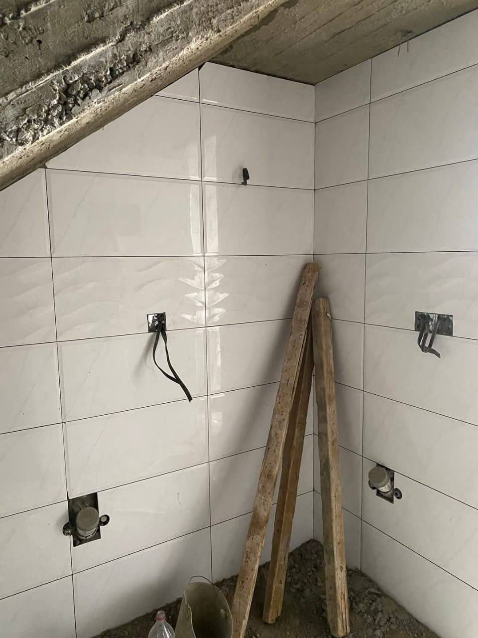 السلام عليكم اسطه سيراميك متفرق حالين ابسعر مناسب شغل شرط رقم واحد رقم الهاتف ***********
