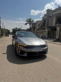 كيا K5 GT موديل 2025 فول موصفات 1-مكينه 2.5 تيربو  2-مازدات ذكيه تصعد ...