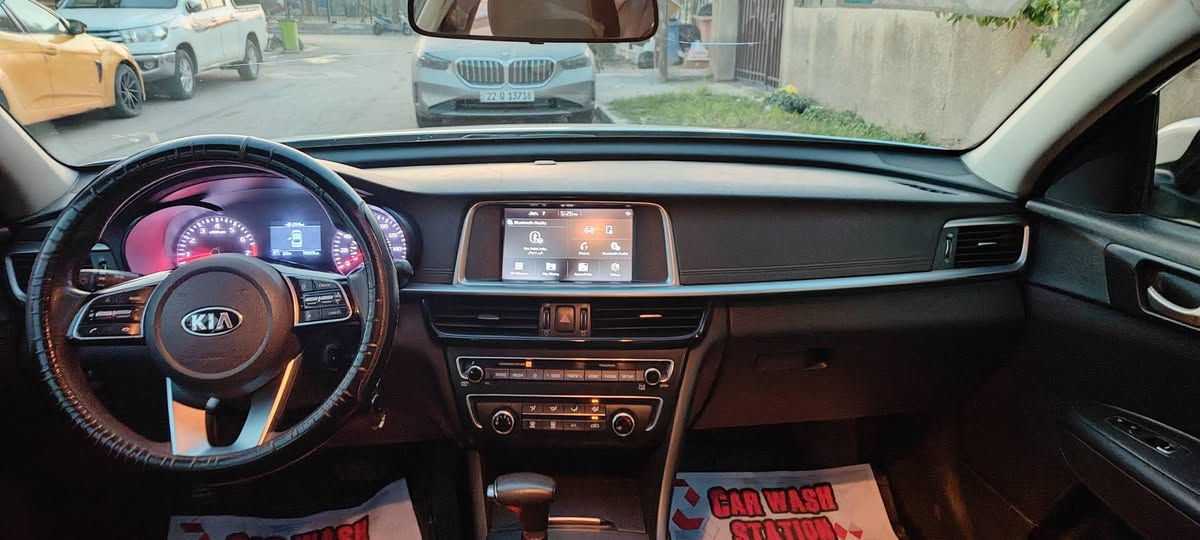 السلام عليكم 
اوبتما موديل 20 FE معروفه موصفاته رادار جانبي حساسات خلفيه تحديد مسار السياره رقمه سليمانيه الدولي بسمي 
السياره حادثه تخريب فقط جاملغ الصدر مبدل فقط وبيه بارد  
رايده 150 ورقه وبيه مجال للشراي
وهذا رقمي ***********
