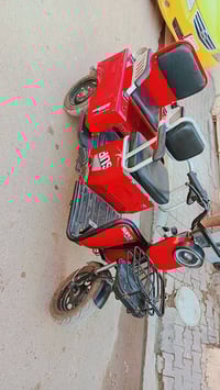 دراجه شحن ثلاثيه نظيفه مال بيت مكاني الحسينيه خلف جامع النور 077259341...