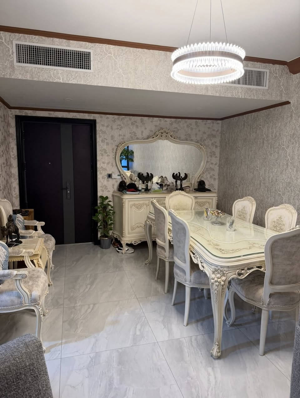 سعر 39 دفتر واني صاحب الشقه  

شقه للبيع مجمع بوابه العراق 228 متر 
عمارات الرويال ركن المنصور اجمل أطاله على البوليڤارد كله ومتاح فيديو للموقع والشقه على واتساب 
اني صاحب الشقه وليس مكتب باسمي 
البيع مع المطبخ 
***********
