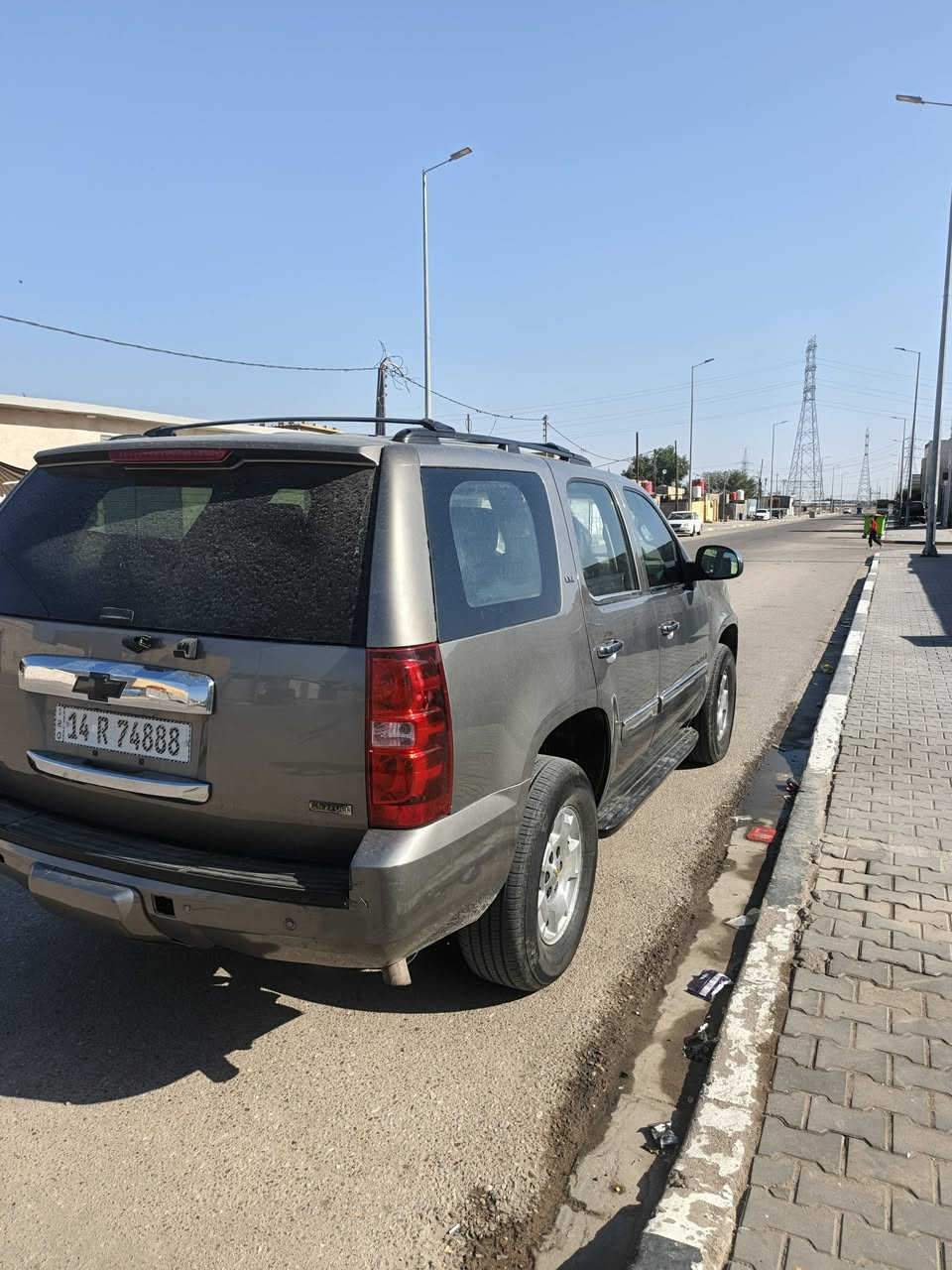 سلام عليكم تاهو2012كنديه سياره مكفوله LTZ فول 
بيه صبغ قماره ربعه البيبان بدون حدث سياره كالش حلوه 
بسمي راقم بصره حداده جديده تيرات جدد 
سعر225وبيه مجل مكاني بصره 
***********
