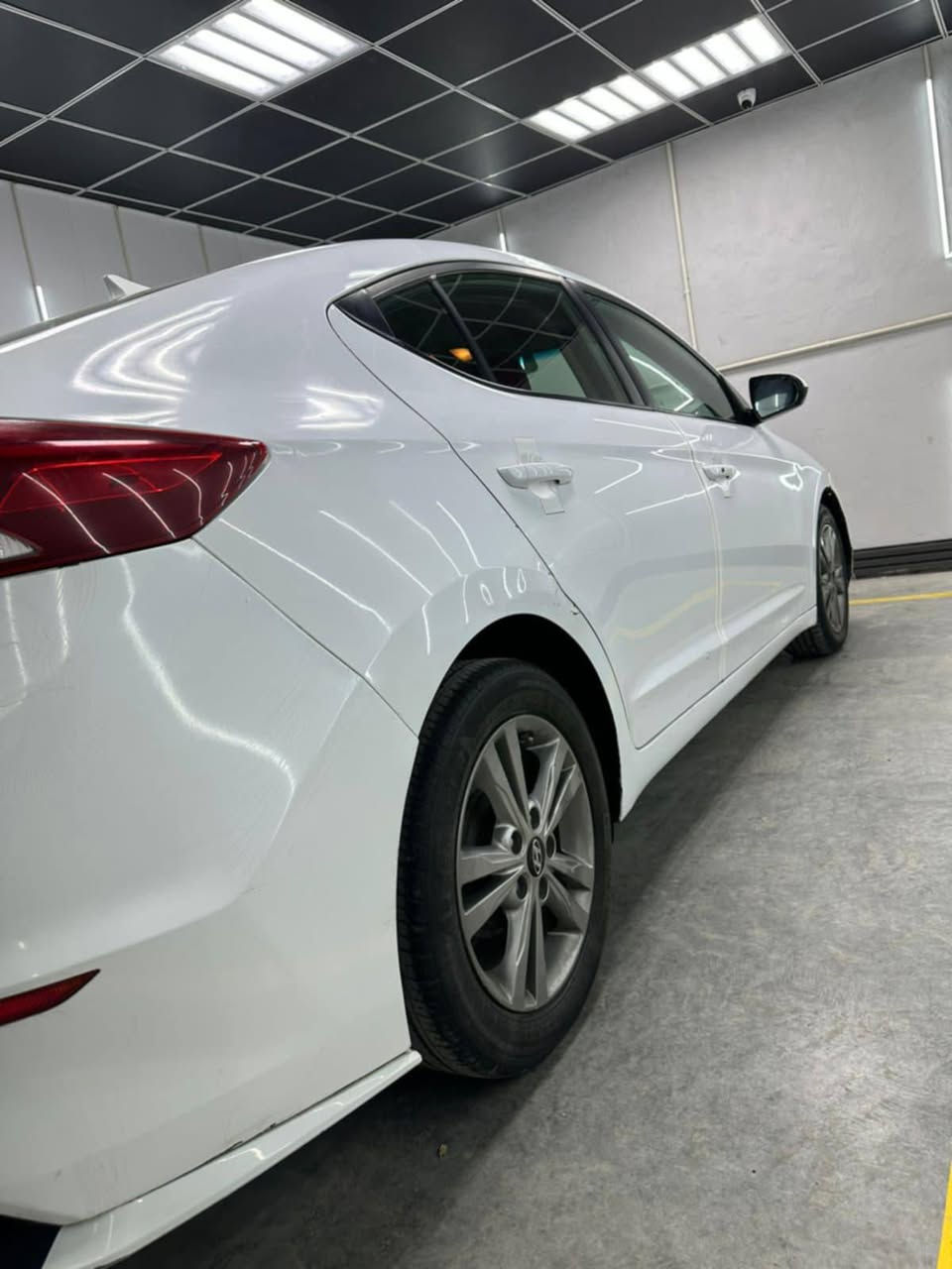 السلام عليكم النترا للبيع مديل 2017 امريكي مكينه 2000  حادثها فقط دعاميه وبيها مكانات صبع سياره فول واحد على واحد بصمه تحكم مانع نزلاق تخم تاير جديد مكينه برغي مامفتوح بيها كير مكفول سياره جاهزه للخير ماشيه 112 حقيقي رقم بغداد نكليزي وبسمي مصفره غرامات رايدها 132 وبيها مجال مكاني كربلاء حي لعامل متواجد فقط اتصال ***********
