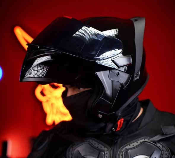 للبيع 🔴
خوذة لون أسود لامع ،🖤 فك قلاب ⛓️‍💥، ثلاث فتحات تهوية 🌬️  نظارة ليلية 🌃
مع العلم الخوذة جامتها ونظارتها مضللات، يعني تباوع بعين الشمس 💥💥
بيها نسبة الياف كاربون ڤايبر 8.5%
مو بس هيچ وياها جامه شفافة بعدها بلاصقها ومامشدودة، ووياها كيس الخوذة القماشي 
للعلم الخوذة ماركة وتگدر من تجي عليها تگلبها وتصورها وتبحث عليها ، الخوذة سعرها 150 ورايدها ب 75 الف بسس، السعر  قفل 🔓 لإن مستعجل على بيعتها نظافة الخوذة 98%  التواصل خاص أو واتساب على هذا الرقم ***********
