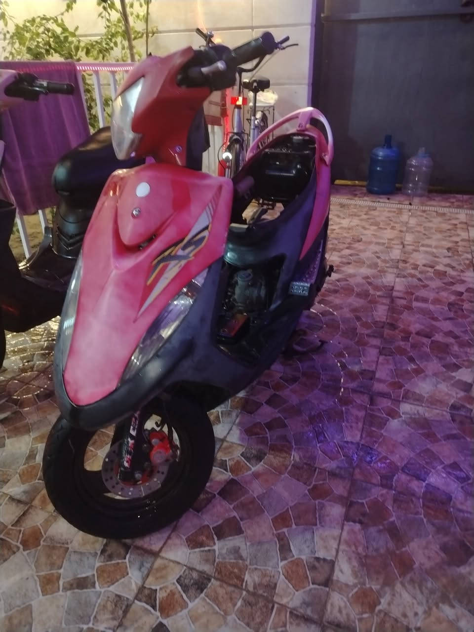 سلام عليكم ماكس عدله احمر جارد دراجه بلاديه  نكره سلف و هندر كهربائيات كله شغاله ما عوزه برغي مكاني حله نادر سعره ٨٠٠  وبيه مجال رقمي ***********
