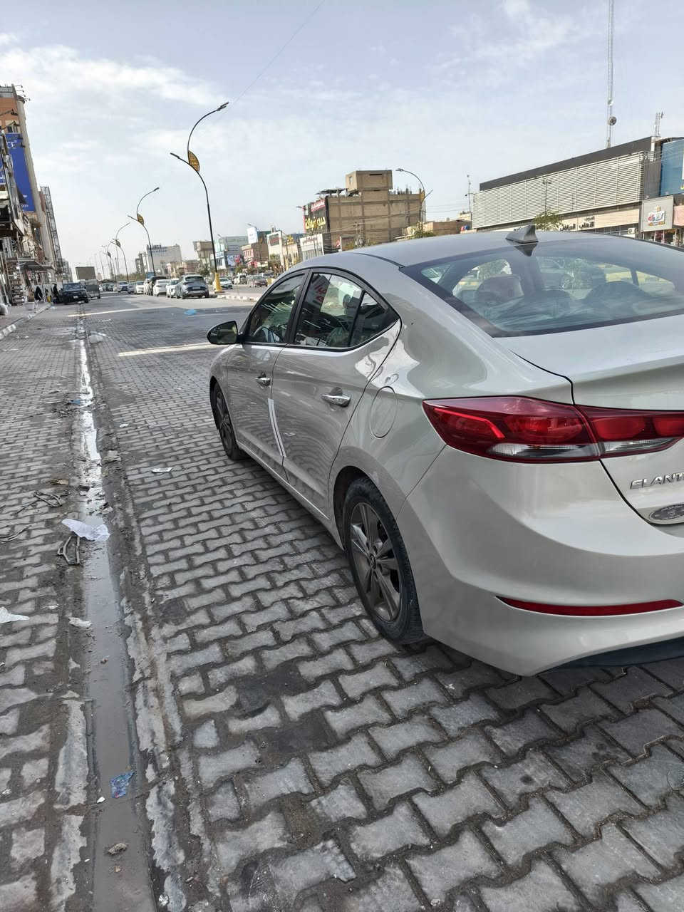 السلا عليكم للبيع ألنترا موديل 2017 
السياره كلين حادثها فقط دعامية   مكينتها 2000 دوش. كير ومحرك  مكفولات السيارة جديدة وجاهزة رقمها اربيل دولي . سعرها 118 ورقة وبيها مجال مكانها نجف . للإستفسار هذا رقمي *********** .
