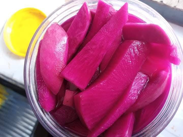 السلام عليكم متوفر كلشي ورد كبر مكدوس زيتون جثي لحم بعجين دولمه طرشي محشي خيار ناعم طرشي مشكل فرافير كبه للبيع ويوجد خدمة توصيل ***********
