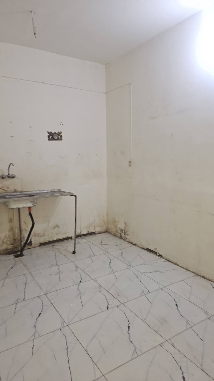 السلام عليكم 
دار للبيع مساحه ٥٠ متر حي ميسان نهاية الكيات قريب عالشارع العام طابقين الاول صب يحتوي على غرفة ومطبخ كبير وصحيات والثاني شيلمان يحتوي على غرفتين وصالة صغيرة وصحيات البيت نظيف كان مؤجر وهسة فارغ 
السعر ٦٦وبيه مجال  ***********
