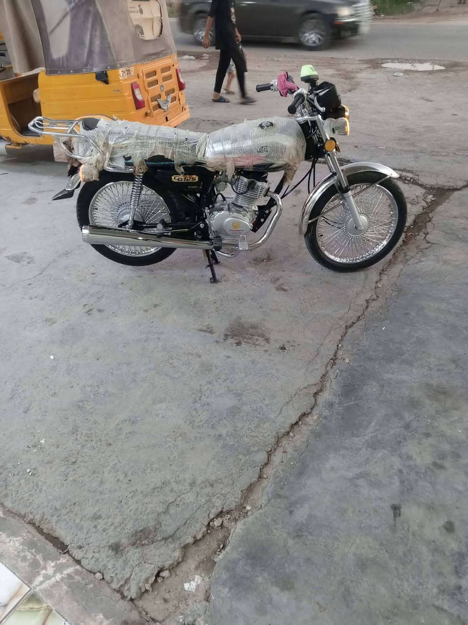 دراجه للبيع الموديل 25 صار شهرين من طالعه من المعرض السعر 700 وبيه مجال  ***********
