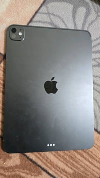 ايباد11 برو M5 بعده بلكارتون وكامل ملحقات نضافه 100 وبطاريه 100 ستخدام...