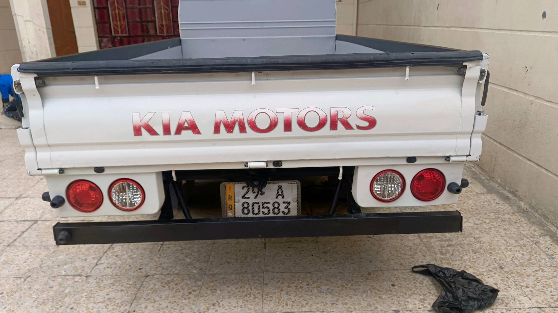 كيا بنكو موديل 2019 محرك 2700 مفتوح 
مكفولة كفالة عامة من ضربة وكص وصبغ وتبديل صبغ دوسات فقط 
محرك كير اكسن مكفول 
شاصي مكفول 
تخم تاير امامي خلفي جدد 
جاهزة من كل النواحي 
رقم واسط انكليزي تحويل مباشر 
السعر 120 $ وبي مجال 
مكاني بغداد مدينة الصدر الاورفلي 
رقم الهاتف ***********


