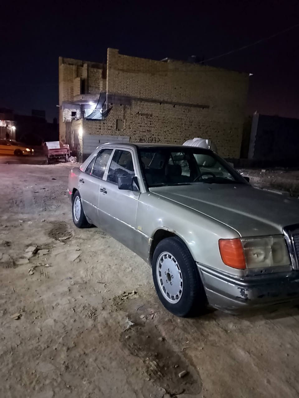 مارسدس دب البيع  مكينه ثنين ونص
مكينه وكير اجدد  مديل 91
السعر 40وبيه مجال 
مكاني ناصريه مركز  
التواصل مع الرقم ***********
