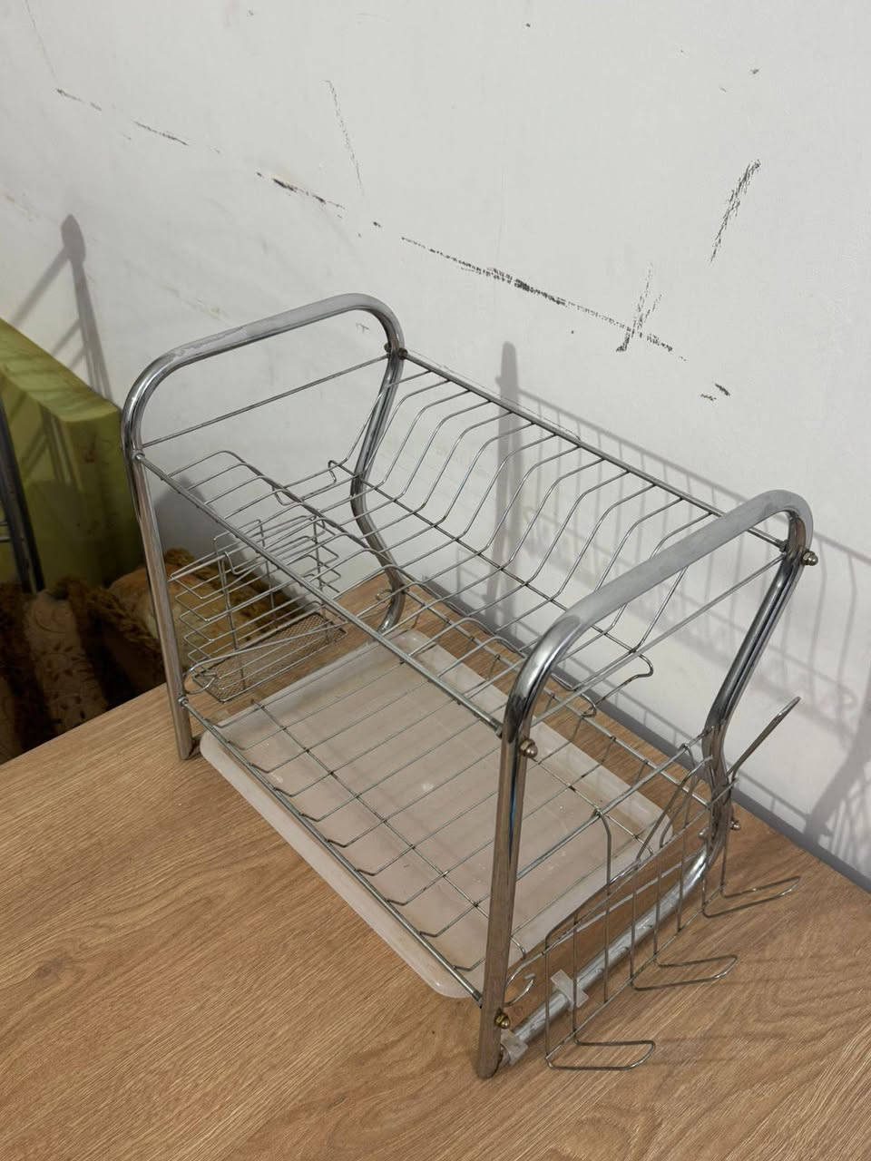 مكاني بل مشتل ***********. ميز لطعام لخشب 150  لطباخ كريازي 250.  لكاونتر 450.  لتخم. كرسين وقنفه سعره100. لطباخ لمنضدي 25. لسله 5. لقنفه جلد 50.  لميز لمرمر ويه كرسين 100 لمرايه وشتلات 65.
