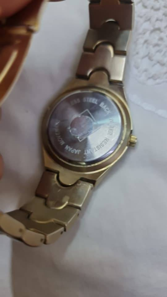 كوفا
كوارتز مقاومة للماء
حركة يابانيةهذه ساعة يد  من ماركة كوفا (KOFA) تتميز بميناء أخضر متدرج وحركة كوارتز يابانية.


**إذا كنت صاحب هذا الإعلان وتريد حذفه لأي سبب، رجاءا أرسل رسالة إلى الدعم الفني**