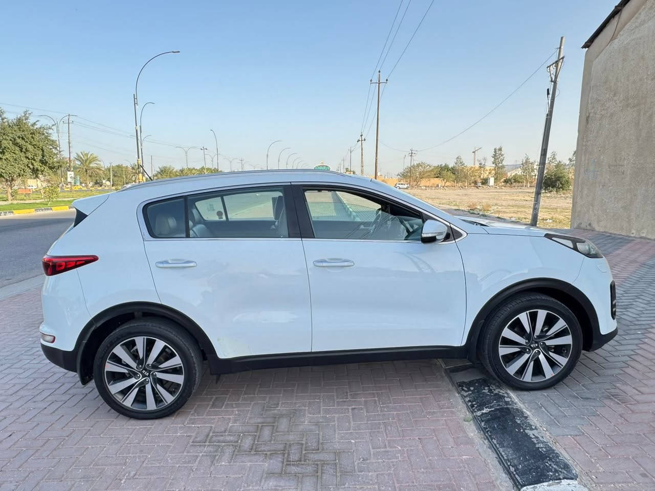 السلام عليكم اسبورتج 2017 خليجي رقم اربيل الدولي هزه سنويه جديده مكفوله سونار مرفق بصور جاهزه من كلشي مكينه كير حداديه تبريد مكينه 2000دوش مواصفاتها داخل جوزي تبريد قطعتين تحكم مري مري شفط تحكم اسيرن رادار كامره ويل كروم برده خلفيه اشاير بل مري ماشيه 138 الف 
مكاني كربلا المقدسه السعر 175 مجال قليل 
بيع فقط بدون مراوس تحويل فقط  اسوي 
***********
