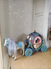 حصان سندريلا • شغالة • نظيفة