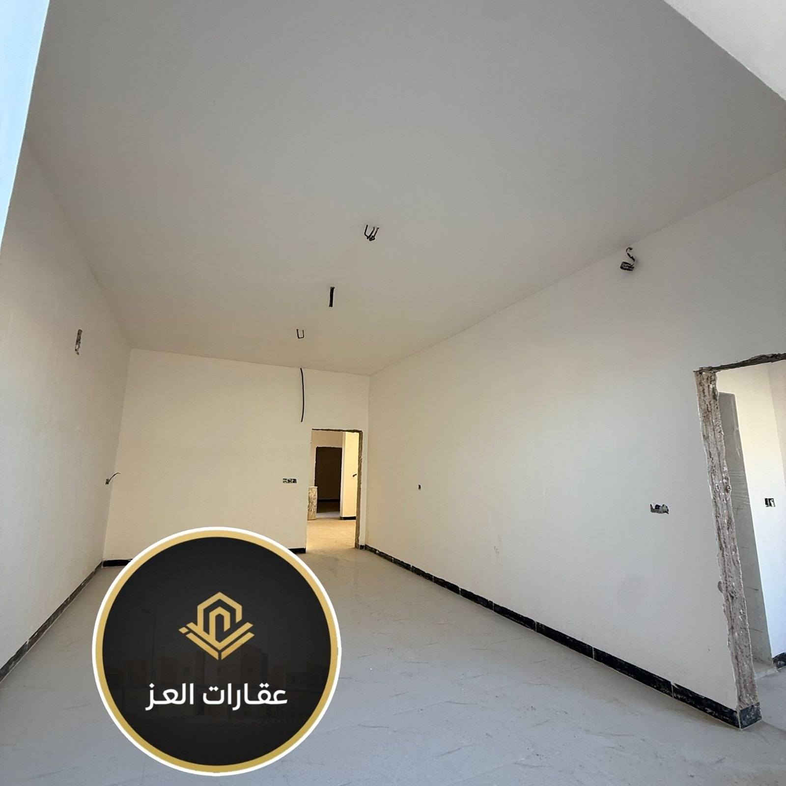 بيت للبيع - تكريت (حي التصنيع) خلف التجاري 200 متر واجهة 10 شارع 20 متر اتجاه بغداد
◆ 4 غرف نوم + صالة + استقبال + مطبخ + 4 صحيات - كراج سيارة 
​💰 السعر: 195 مليون دينار وبي مجال للشراي
​📞 للتواصل والاستفسار (اتصال أو واتساب):
*********** - ***********
