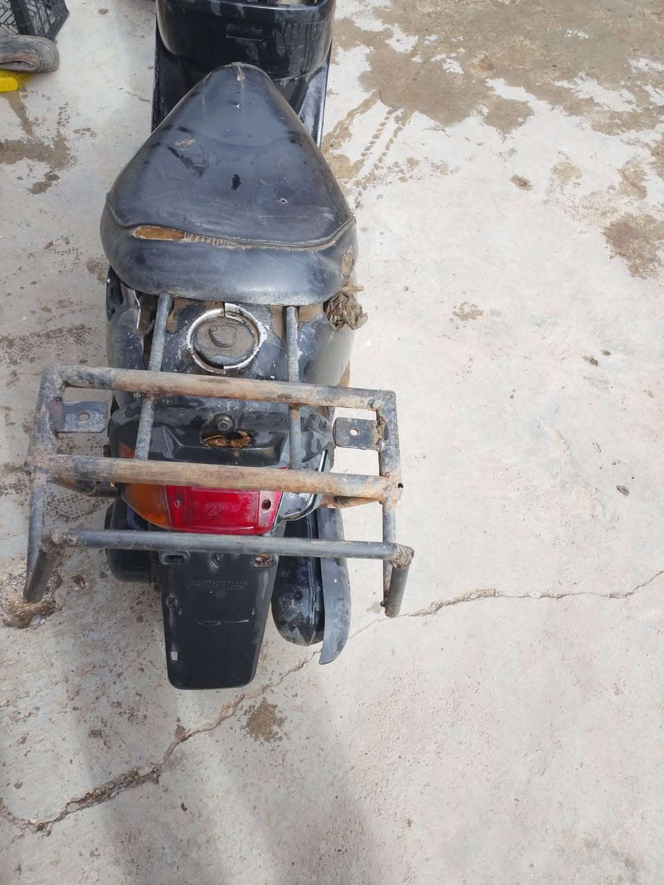 دراجه البيع مجفت جديد بس مو شغاله أبيعك كوم حديد سعر 45قفل مكاني حي النصر كركو***********
