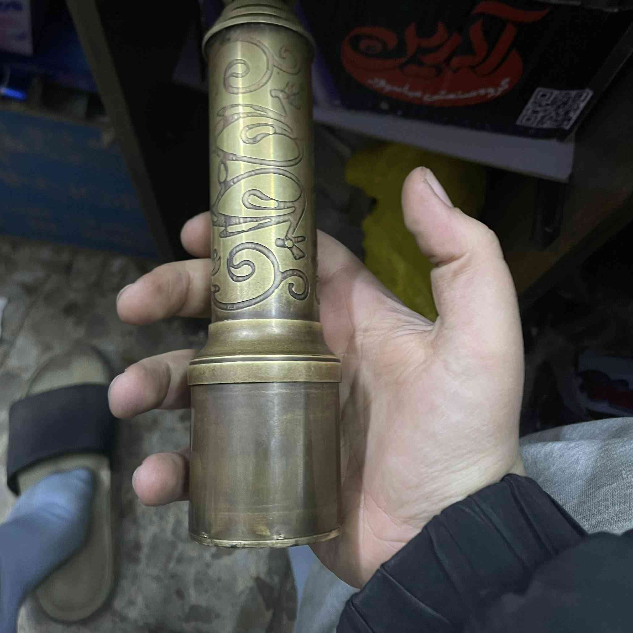 ⸻

📌 للبيع: ناظور عسكري قديم
🔹 نوع: منظار/ناظور عسكري معدني
🔹 الحالة: ممتازة / نظيف
🔹 الوزن: ثقيل (~400 غرام)
🔹 اللون: فضي معدني
🔹 مناسب لهواة التحف العسكريّة والمراقبة

💬 📸 الصور متوفرة عند الطلب
💰 السعر: (اكتب السعر اللي تريده)
📍 المدينة: (بغداد مشتل )

للتواصل: (***********
