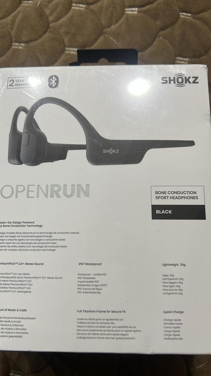 هاي سماعات رياضية بتقنية التوصيل العظمي (Bone Conduction).
شنو فكرتها؟
• ما تدخل داخل الأذن، تنحط قدّام الأذن وتنقل الصوت عبر عظم الفك/الخد.
• تبقى أذنك مفتوحة وتسمعين الأصوات حولك (مهمة للرياضة والشارع).
ليش تنحب؟
• ممتازة للجري والمشي 🚶‍♀️🏃‍♀️
• مقاومة للعرق والمطر
• مريحة لفترات طويلة
• مناسبة للي ما يتحملون سماعات داخل الأذن
ملاحظات بصراحة:
• جودة الصوت زينة، بس مو مثل سماعات الأذن الداخلية خصوصًا بالـ bass
• أحسن شي استخدامها بالرياضة أو المكالمات، مو لعشّاق الصوت العالي
للبيع جديدة ممفتوحة سعر الشراء 217 الف سعر البيع 150 الف قطعة اصلية


**إذا كنت صاحب هذا الإعلان وتريد حذفه لأي سبب، رجاءا أرسل رسالة إلى الدعم الفني**