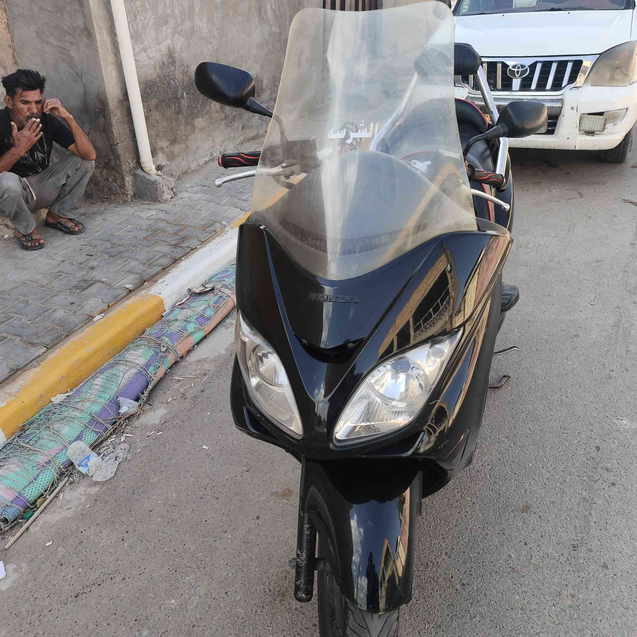 فورزة 08 للبيع مكفولة كفالة عامة العنوان الحسينية السكلات الرقم*********** السعر1450 وبيه مجال
