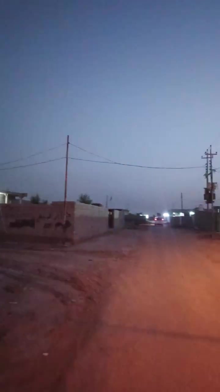 إسلام عليكم إخوان بيت للبيع النشوه خلف المدرسه الدوليه مقابل الطفاء بناء جديد 2023مساحه 1300 بناء 280 متر بي 3 غرف أو صاله استقبال أو صاله موزع  ديوان 10 متر    للبيع   أو لليجار سعر خابر ***********
