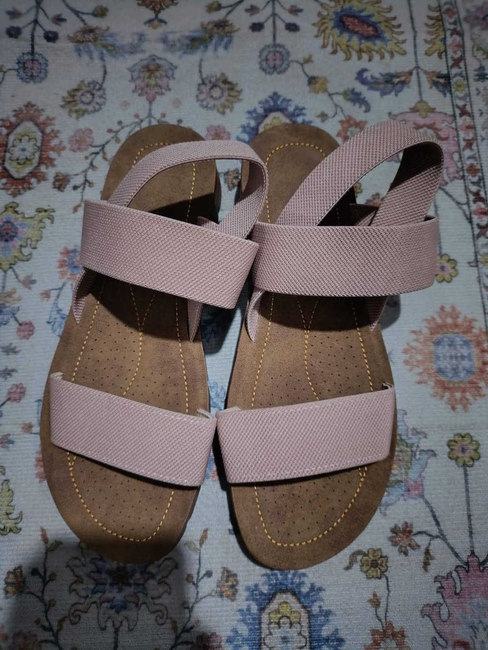 السلام عليكم احذيه شي ان عنوان المحل ابي غرق السوك مقابل مجمع الحسين الطبي مجاور  ابو الالبان فرع المخبز الاتصال *********** اهلا وسهلا يوجد توصيل
