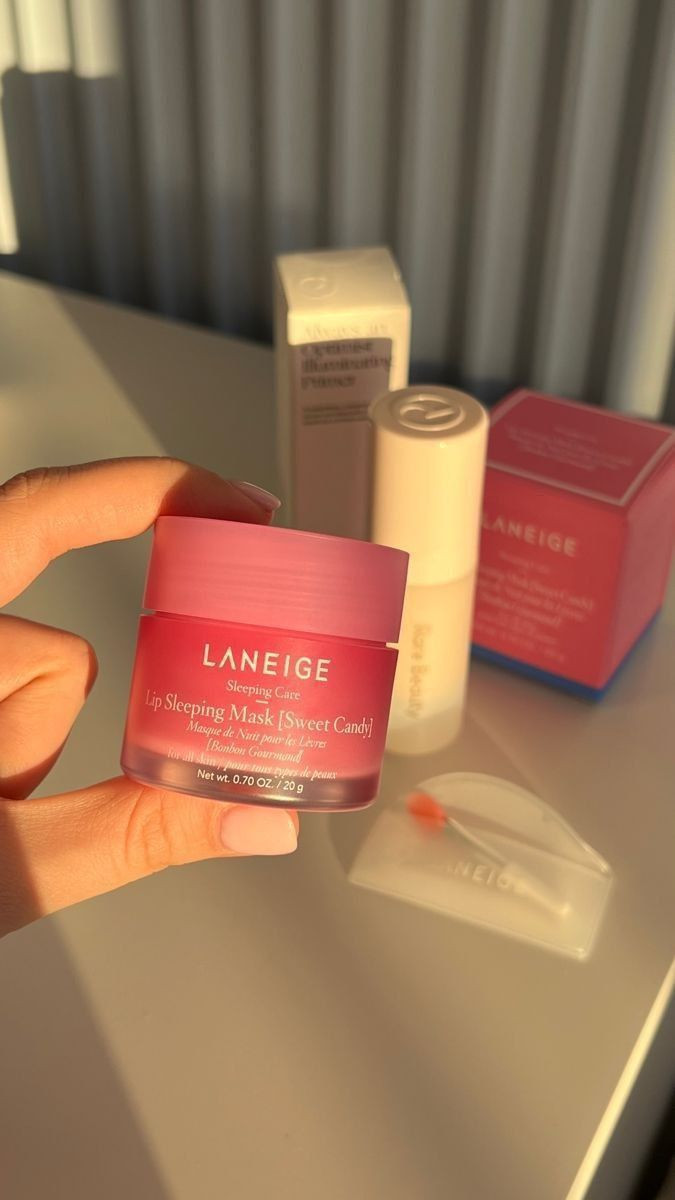 ماسك لانينج الاصلي 🍒
مرطب ومورد شفه مغذي يملئ الخطوط ويغذي الشفاه الجافة
 ليلي للشفه لانينج مـــــــــــטּ
مفضلات #نورس_ستار
 😀LANEIGE Lip Sleeping Mask

✨يورد الشفه 
✨يمنع تڪسر الشفه
✨يزيل خطوط الشفه 
✨يغذي ويرطب الشفة 
✨يمنع ويعالج التشققات .


**إذا كنت صاحب هذا الإعلان وتريد حذفه لأي سبب، رجاءا أرسل رسالة إلى الدعم الفني**