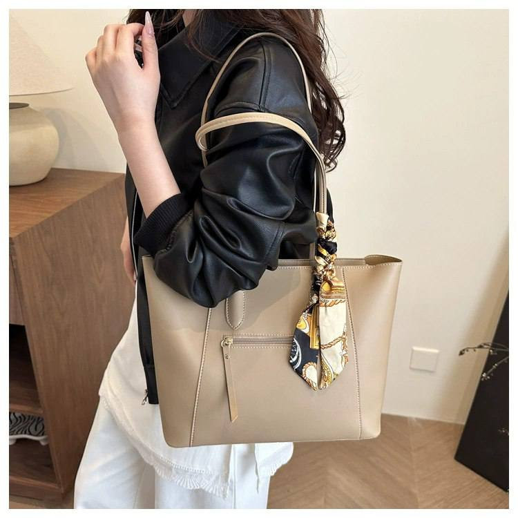 جودة عالية وموديل عصري نازك ❤️
الحجم:
مناسب لـ: الموظفات، الاستخدام اليومي، الطالبات، الماميات
القياس 30x25 Cm
السعر: 72  فقط
اقل طلب نص درزن
مخازن بغداد


**إذا كنت صاحب هذا الإعلان وتريد حذفه لأي سبب، رجاءا أرسل رسالة إلى الدعم الفني**