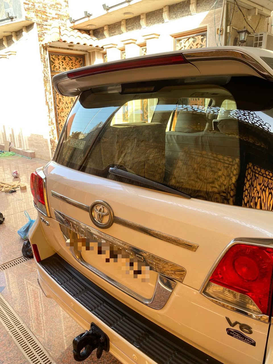 السلام عليكم
لاندكروز للبيع موديل 2013 
حجم المكينة  V6 4000 
ماشية145 الف 
رقم بغداد بأسمي تحويل ثاني يوم 
السيارة بيهة بارد بسيط مثل ماواضح بالصور الباقي كفالة 
السيارة جديدة بمعنى الكلمة 
السعر 370 وبيهة مجال بسيط 
مكاني بصرة حي المهندسين 
للاستفسار الاتصال على الرقم 
***********
