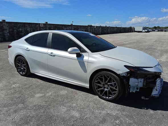 #اعلان_مزاد
نوع السيارة : 2025 TOYOTA CAMRY XSE
حجم المحرك : 4 سلندر 2.5
تاريخ المزايدة: الثلاثاء  2025/12/2
وقت مزاد السياره : 05:30 مساءا
مدة وصول السيارة : من 55 الى 70 يوم 
سعر السيارة : حسب تاريخ المزايدة المذكور اعلاه
الضرر والمواصفات : حسب الصور المرفقة
نود اعلامكم ان ما ينشر على صفحتنا هو نموذج بسيط من سيارات المزاد
للمزيد من المعلومات يرجى الحضور الساعة الخامسة والنصف مساءآ الى مقر الشركة الكائن في بغداد-زيونة-شارع الربيعي-مجمع الشراع التجاري
المبيعات : ***********
***********
رابط كروب على الواتساب: 
https://chat.whatsapp.com/IIc5i1wAskBIlIJ3GtWp2h
