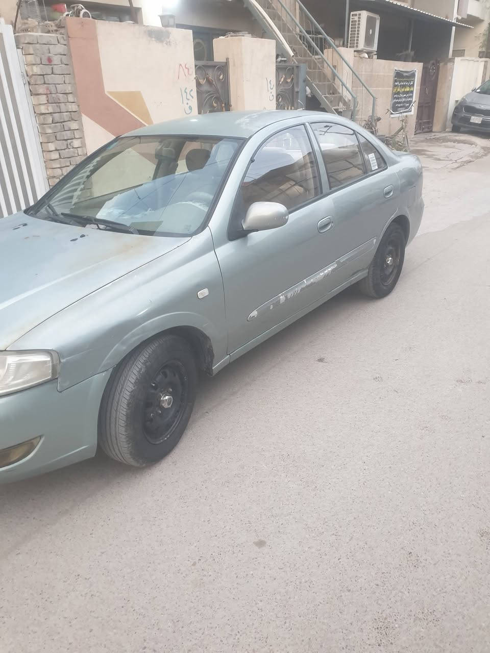 السلام عليكم للبيع نيسان سني 2007 كير عادي محرك نضيف دواخل نضيفه الكشر بي جراد رقم ديالى تبريد نقص غاز بيهه ضربه بالجاملغ الايمن ومصلح السعر65  الاتصال ***********
