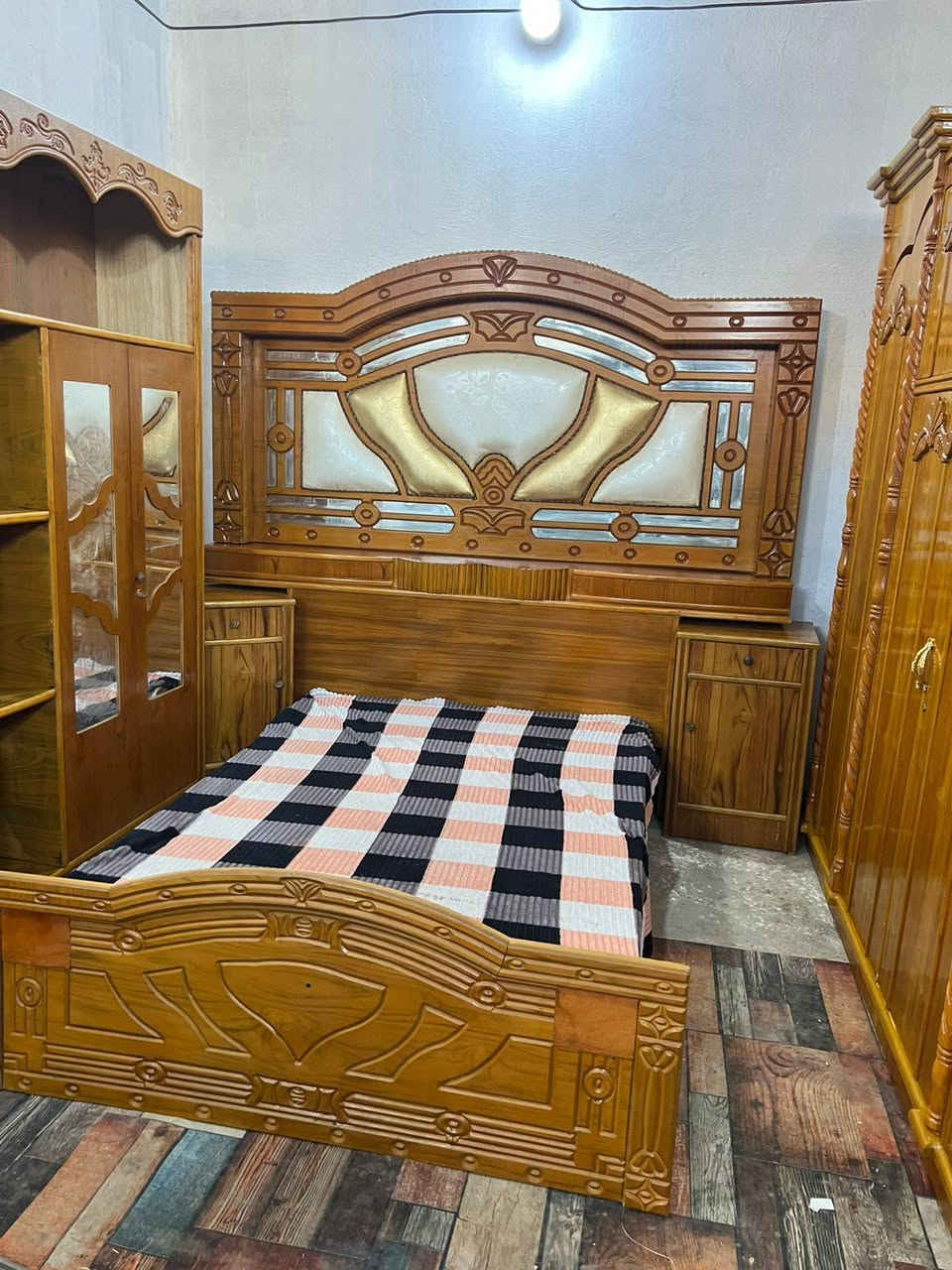 غرفه ست ابواب ام دنك مال عرسان غرفه صاكه تموت فول نضافه بغداد الحسينيه مال الراشديه وعندي توصيل ***********
