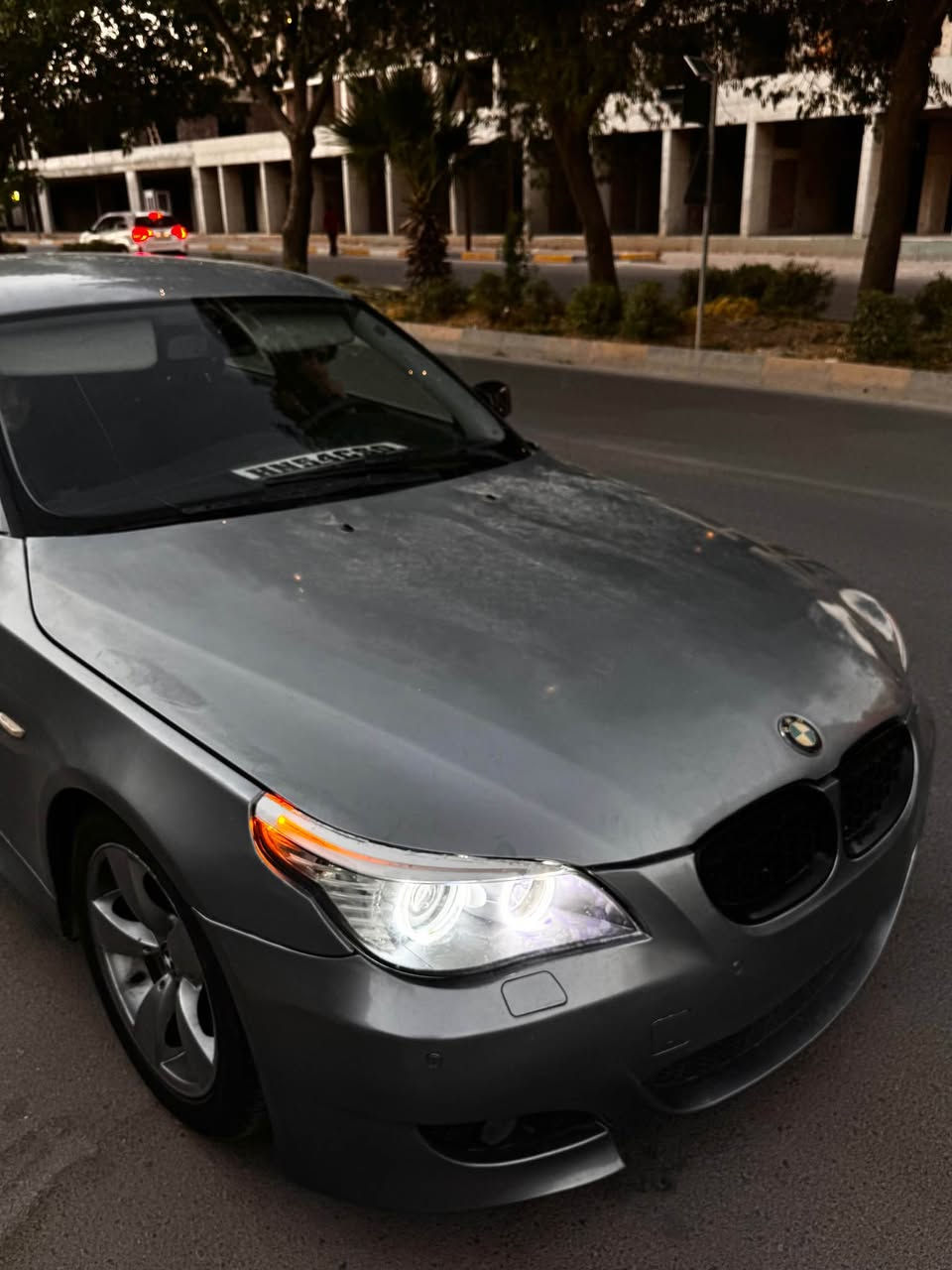 سەرەتا بەناوی خوا 
چاو و برۆ e60 2006
525 دەبڵ دیجیتاڵ ئۆتۆماتیک 6 بستۆن
گێڕ مەکینە ئەکسل 
ئەقڵێ گێڕ و مەکینە 
فویل پەمپ نۆزڵ پلاک پاتری بەشەرت 
کوشن جڵد و کارەبا و هتد...
بۆدی کید M5 
شکڵیم کردوە بە 2010 
هایدرۆلیکی گێڕ و مەکینە تازە گۆڕاوە
چوار تایەو ویلی بێ عەیب ، دەبڵی بێ عەیب
عەتەر جی سی ، هاوێنە باتمان ، قباخ لایت ،باڵی سەر سنووق M5 و هتد... 
سەیارەی ماڵە ماشااللەی ئەوێ  
فرۆشتن و گۆڕینەوە لەسەر دڵ گرتن 
گەر موشتەریت چات بکە 
ژ.م *********** كالار, السليمانية
