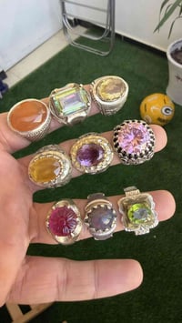 تشكيلة من المجوهرات الجميلة بصياغات يدوية مختلفة 1 حجر السترين الافريق...