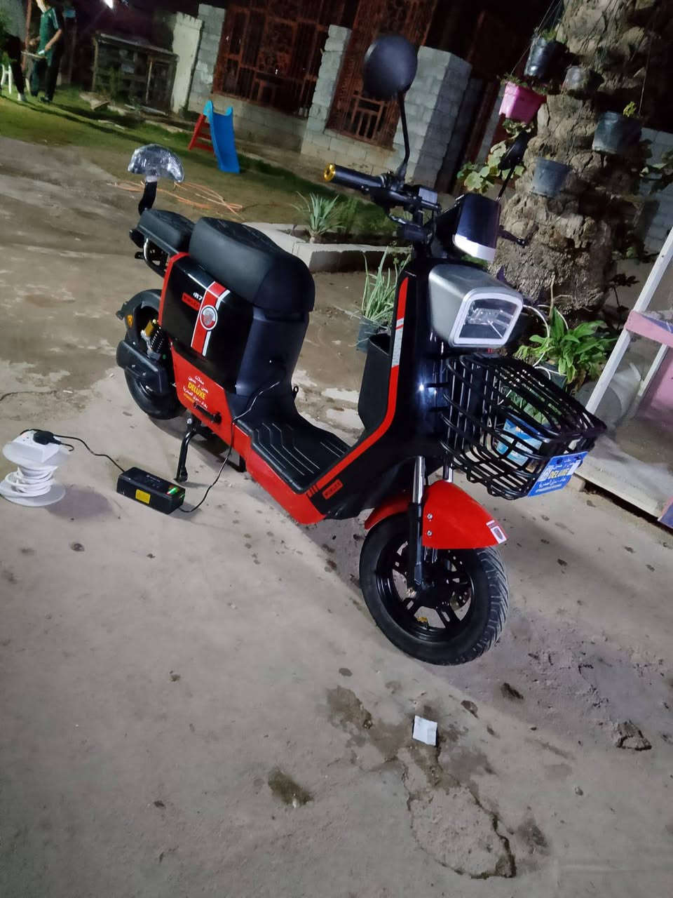 سلام عليكم شباب عندي دراجه R7نضيفه صار شهرين من شتريت سعر 550 بطاريات كلش نضيفه رقم ***********

