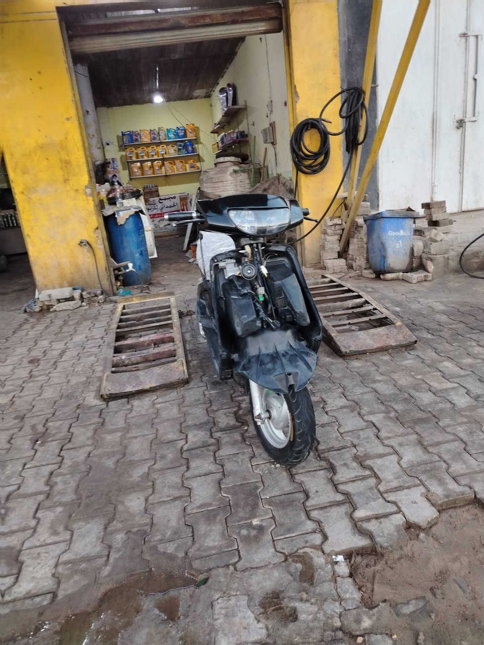 السلام عليكم فراشه نثيه للبيع
دراجه تعمير مكينه فراشه ماكس  حاويه صارلي اقل الشهر من اشتريتها ماماشيه 
دراجه كلشي ماناقصها مال جناي كفراتها موجوده بس تعبانه
كلشي شغال كهربائيات شلع
نقصها فقط عن الحلال والحرام كابريته تعبانه 
الدراجه بيها معدل تطلع حتى ابو الگير
رايدها ب 350 وبيها مجال للطيبين
***********
