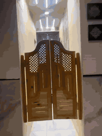 دار للايجار في شارع فلسطين
استقبال
خمس غرف نوم وغرفة اسوين
وصالة واستقبال
ومنبه حار ومطبخ بارد
الواحة ٨ متر النزال١٥م
البيت مؤثث درجة اولى
لسعر ع الخاص 
للتواصل ***********
