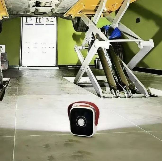 نور حياتك في أي مكان! 💡 المصباح المحمول الذكي متعدد الاستخدامات 🏕️

هل تبحث عن إضاءة قوية جدآ، عملية، وتدوم طويلاً؟ هذا المصباح هو الرفيق المثالي لك في الرحلات، التخييم، وحتى عند انقطاع الكهرباء في المنزل!

لماذا سيعجبك هذا المصباح؟

✅ بطارية قوية: توفر لك إضاءة مستمرة من 6 إلى 8 ساعات بشحنة واحدة.

✅ شحن USB سريع: شحن سهل وعملي عن طريق منفذ USB (مثل شاحن الموبايل أو الباور بانك).

✅ تصميم ذكي وعصري: مزود بحمالة يد لسهولة الحمل أو التعليق داخل الخيمة أو في المحل.

✅ متعدد الاستخدامات: مثالي لأصحاب البسطات (Night Market)، عشاق التخييم، أو كإضاءة طوارئ منزلية.

✅ حجم مثالي: صغير وخفيف الوزن، يمكنك أخذه معك في حقيبتك لأي مكان.

✨ لا تدع الظلام يوقفك.. احصل عليه الآن واجعل ليلك مشرقاً!

للتواصل والطلبات عبر الخاص أو واتساب 📞
***********

