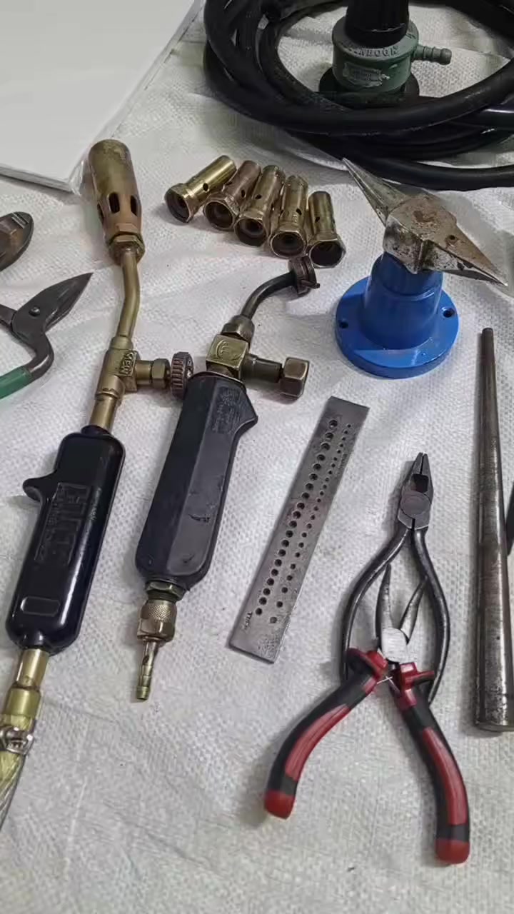 عدد مستخدمه وجديده مجموعه كامله للبيع 150الف سعر نهائي مكتب العباس ***********
