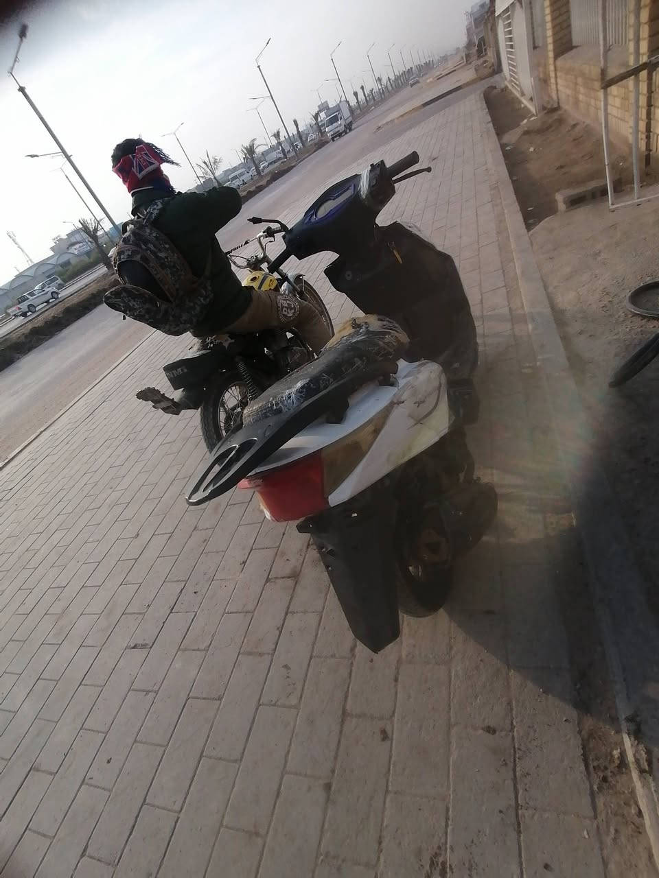 معك صيني للبيع ماكينتها حلوه بها ربل ولف شويه ويقطع الدخان شرط كنده حلوه ناعمه سلفه  دراجه مكانها بصره حمدان شراي يخابرني دراجه جاهزه عاوزه ***********  ميتين وبيهة مجال
