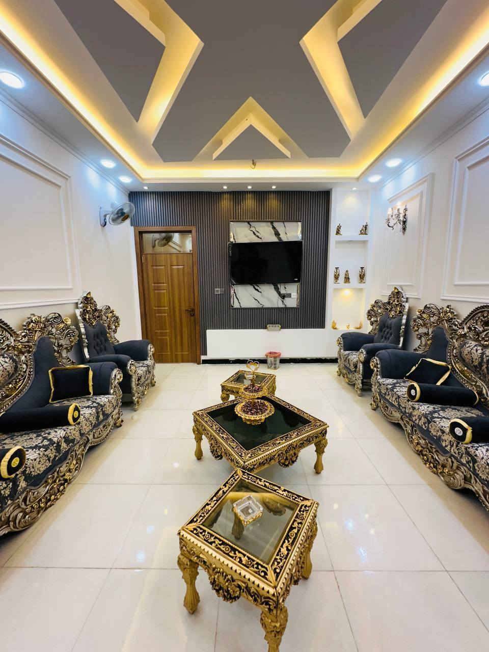 بيت درجه اولى بشارع مكتب الحيات يطل على شارع رئيسي المساحة ١٥٠ متر طابقين بيع فقط 
للإستعلام أكثر مراجعة مكتب عبدالناصر  السلوم
 فلكة العروبه
او إتصال ***********
