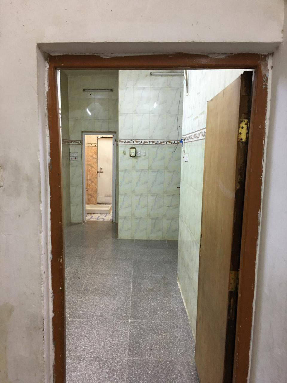 شقه للايجار  
تتكون من غرفتين  وصالة ومطبخ وحمام 
الطابق الاول ضمن  بناية عوائل فقط وصحيات وكهربائيات كاملة 
الايجار 400 دينار +اجور الماء والكهرباء
في حي الخليج 
***********
