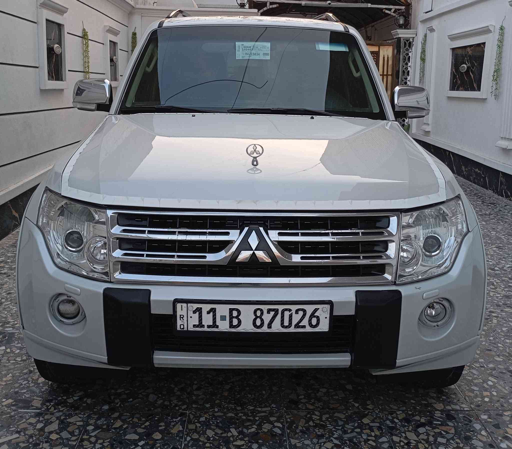 السلام عليكم باجيرو 2010 حبتور فول مواصفات 1/1 ماشيه 97 الف حقيقي ع فحص كفاله من الضربه والصبغ والتبديل جديده وجاهزه بوضع الشركة مواصفات فتحه سقف كراسي جلد و كهرباء دمام خلفي 7 راكب 3 قطع تبريد محرك 3500 المرغوب زراك لايت فور ويل مري شفط و اشاير لد نهاري  كامره دواره تحكمات داخل بيجي و صاج 12 سماعة رقم بغداد دولي المكان بغداد السعررررررر..137الهاتف ...***********...
