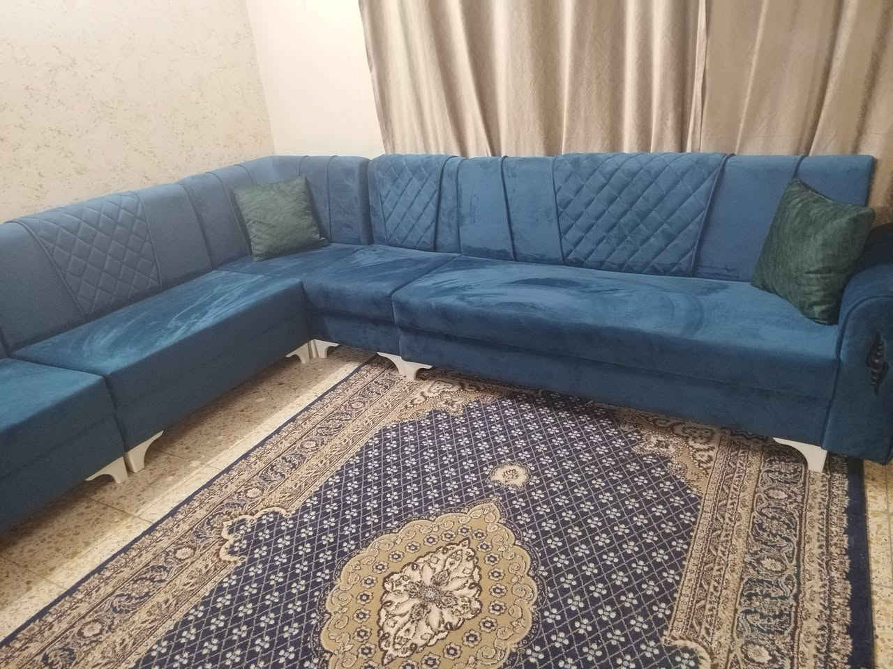 ديوان ٢٠. مقعد. سعر. ٥٩٠
وينباع كل ١٠ وحد. هم 

 المكان ابو. غريب الناحييه موجود توصيل 

***********
