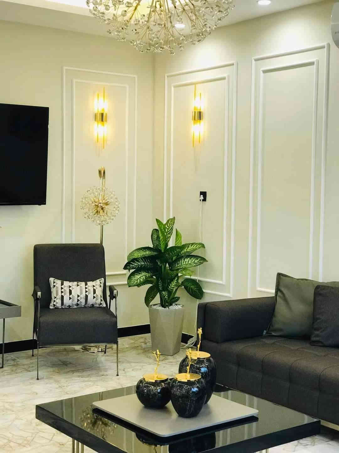 عملي الديكورات الداخليه والفلين الخارجي وجميع انواع الصباغ وعمل ماده روف مانع رطوبه ***********
