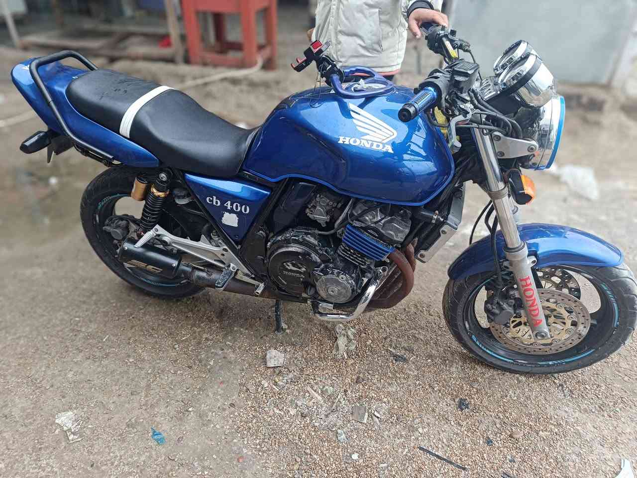 السلام عليكم عندي سبي فور موديل2000 جيل اول محرك 400 دراجه كلش حلوه بل عافيه على ياخذه سعره مليونين 600 وبيه مجال بسيطه محرك ما مفتوح


**إذا كنت صاحب هذا الإعلان وتريد حذفه لأي سبب، رجاءا أرسل رسالة إلى الدعم الفني**