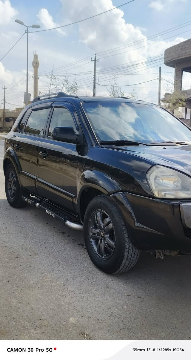 للبيع تكسون 2007 محرك 6 سلندر 2700 شرط والكير والطخم شرط باسمي كابون بانزين بيها صبغ حزام جمالية السعر 80 و بيها مجال للتواصل,
***********
***********
